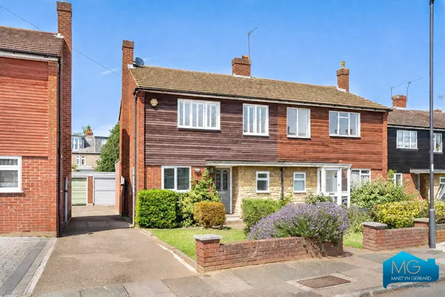 3 bedroom house, Beverley Close, London, N21