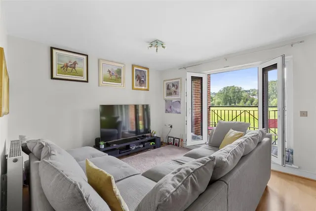 Fryers Lane, High Wycombe, HP12, photo 3