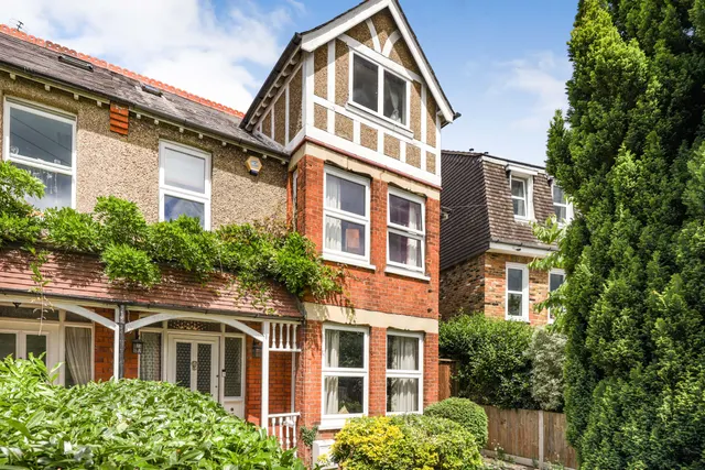 Chester Road, Northwood, HA6, photo 1