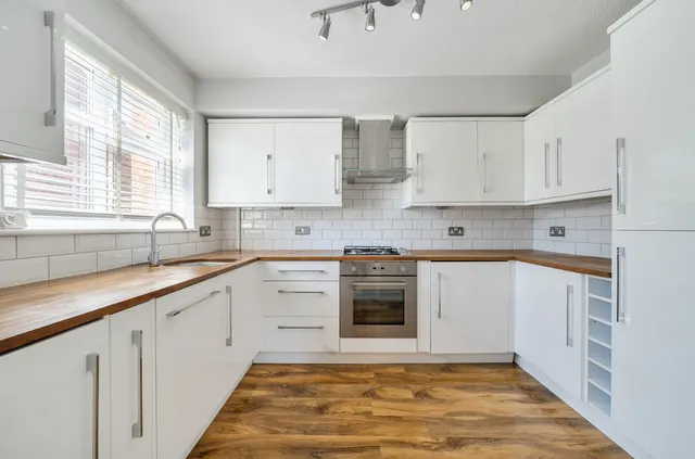 Photo 3 — Carlton Road, Sidcup, DA14 6TT