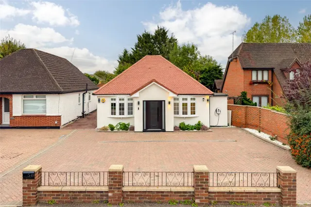 Watford Road, St. Albans, Hertfordshire, AL2 3DU, photo 1