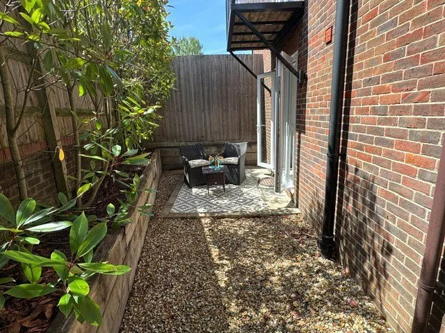 Junction Place, Dorkin, RH4, photo 3