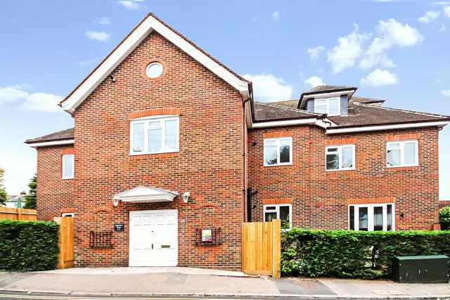 Junction Place, Dorkin, RH4, photo 1