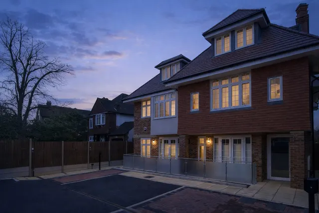 Bromley Road, BR3, photo 1