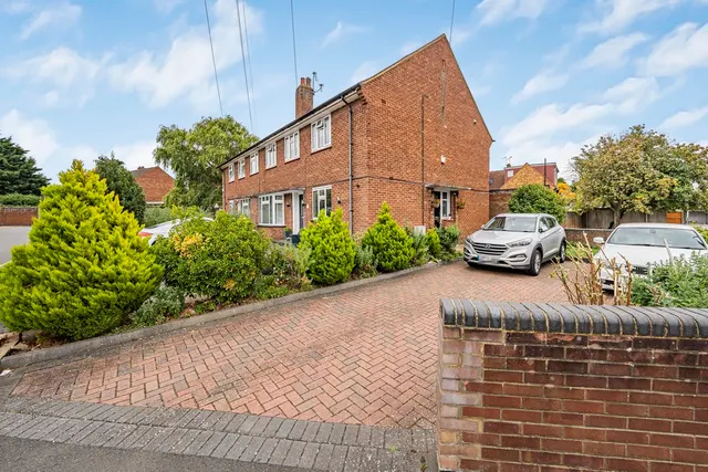 Photo 2 — Lavender Road, Hillingdon, UB8