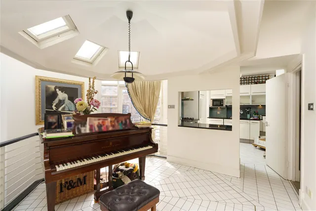 Rochester Mews, Camden, NW1, photo 2