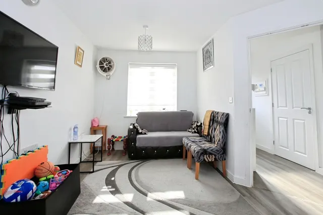 Photo 3 — Waterfield Close, Peterborough, Cambridgeshire, PE3