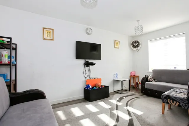 Photo 2 — Waterfield Close, Peterborough, Cambridgeshire, PE3
