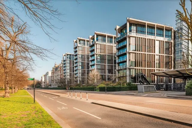 London, SW1X, photo 1