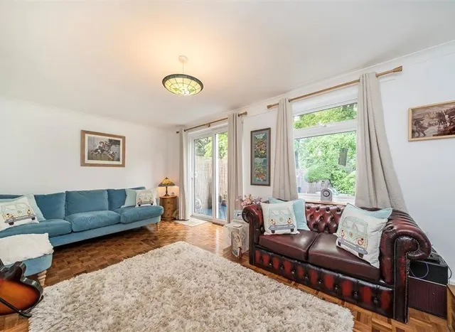 Photo 2 — Cambridge Drive, Lee, SE12