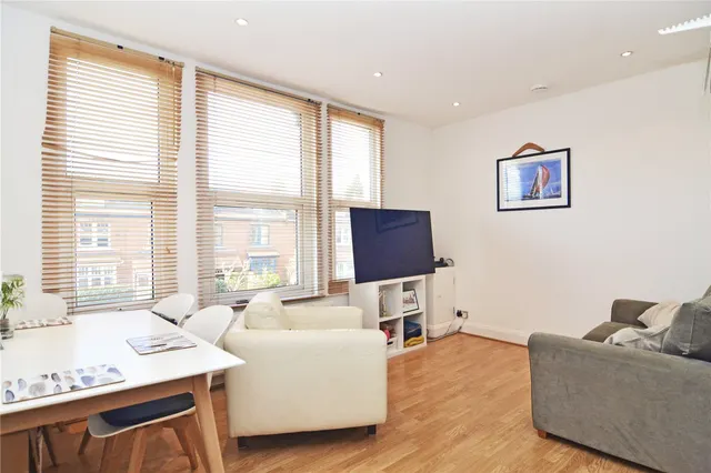 Kingston Road, Teddington, TW11, photo 1