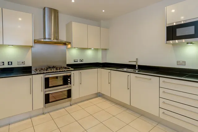 Photo 3 — Wilbury Lodge, Dry Arch Road, Sunningdale, Berkshire, SL5 0DB