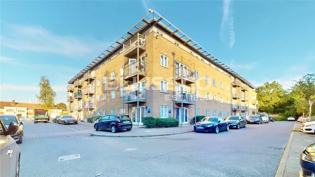 King George Crescent, Wembley, HA0, photo 1