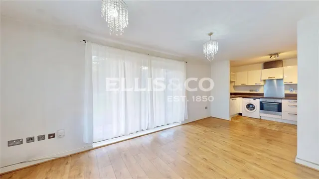 King George Crescent, Wembley, HA0, photo 2