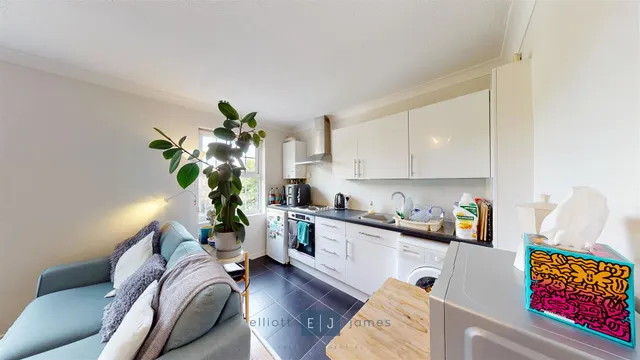 High Road, Loughton, IG10, photo 3