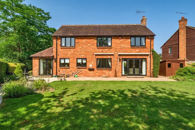 Photo 2 — Willow Park, Stoke Poges, SL2