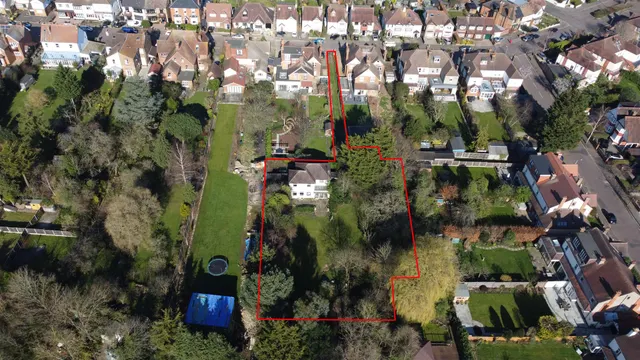 Algers Road, Loughton, photo 1