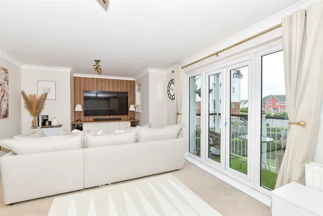Ingram Close, Larkfield, ME20, photo 2