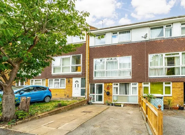 Lanark Close, Ealing, W5, photo 1