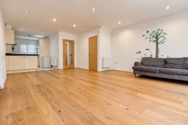 Chequers Avenue, High Wycombe, HP11, photo 2
