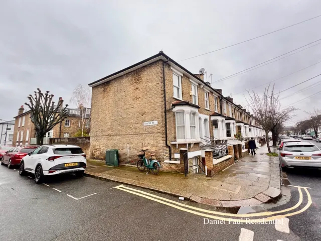 Brackenbury Road, photo 1