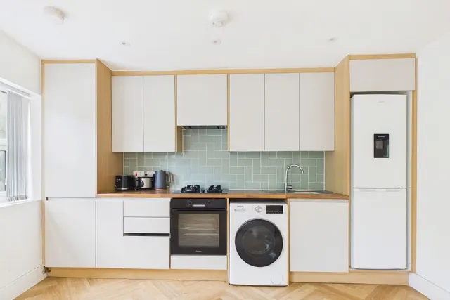 London Road, Camberley, GU15, photo 2