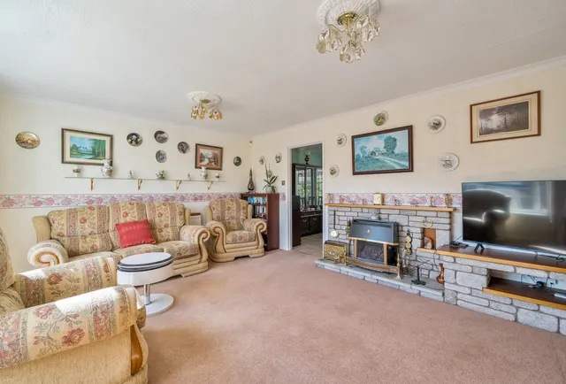 Photo 2 — Welton Grove, Somerset, Midsomer Norton, BA3 2TU