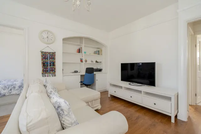 Mortimer Crescent, London, NW6, photo 1