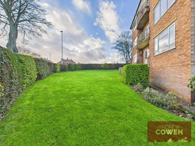 Photo 3 — North Leas Avenue, Scarborough YO12 6JL