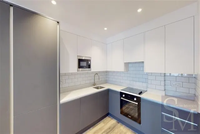 High Road, South Woodford, E18, photo 3