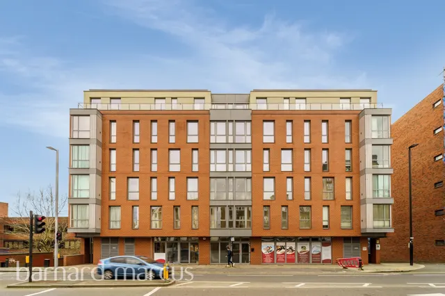 High Street, Brentford, photo 1