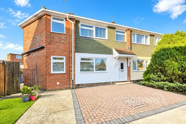 Berrybank, College Town, GU47, photo 1
