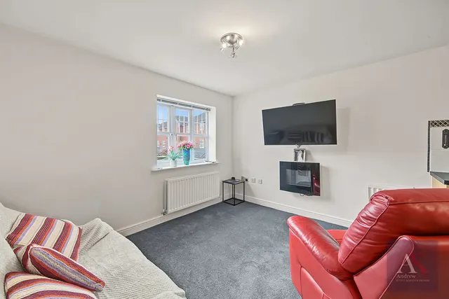 Coppy Bridge Drive, Rochdale, OL16, photo 3