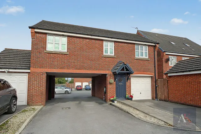 Coppy Bridge Drive, Rochdale, OL16, photo 1
