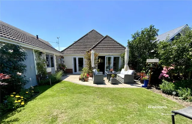 Lingwood Avenue, Christchurch, Dorset, BH23, photo 1