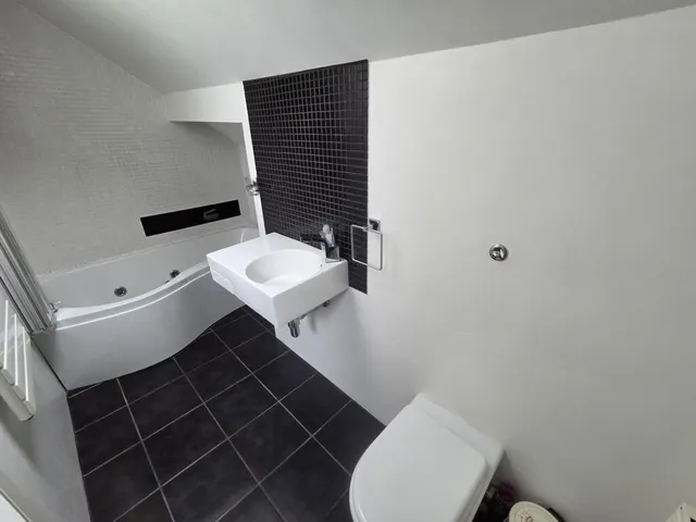 Blackmoorfoot Road, Crosland Moor, HD4, photo 2