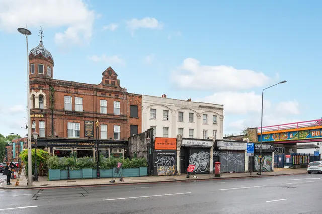 Photo 2 — 886 Old Kent Road, London