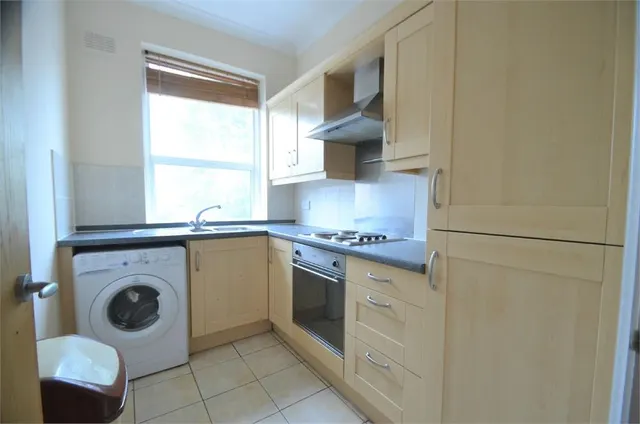 Daws Lane, Mill Hill, photo 1
