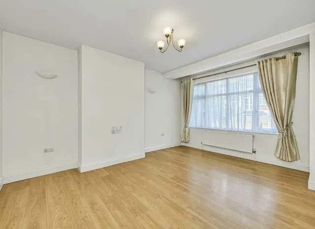 Photo 2 — Norbury Rise, Streatham, SW16
