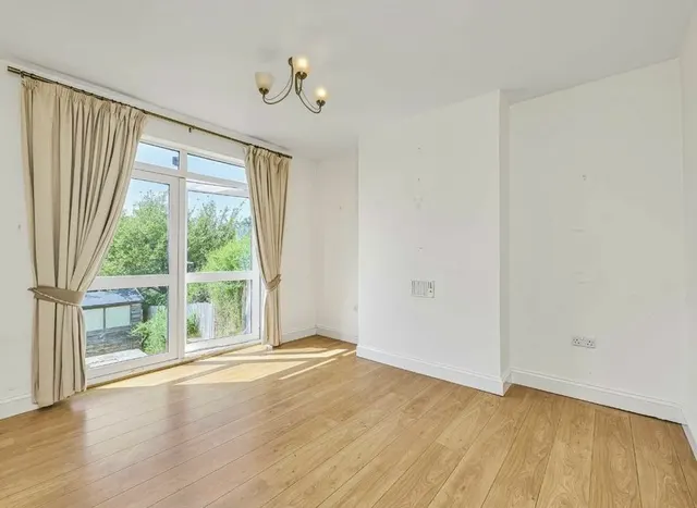 Photo 3 — Norbury Rise, Streatham, SW16