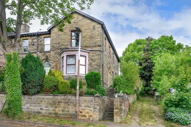 Ebury Street, Batley WF17 0LW, photo 1