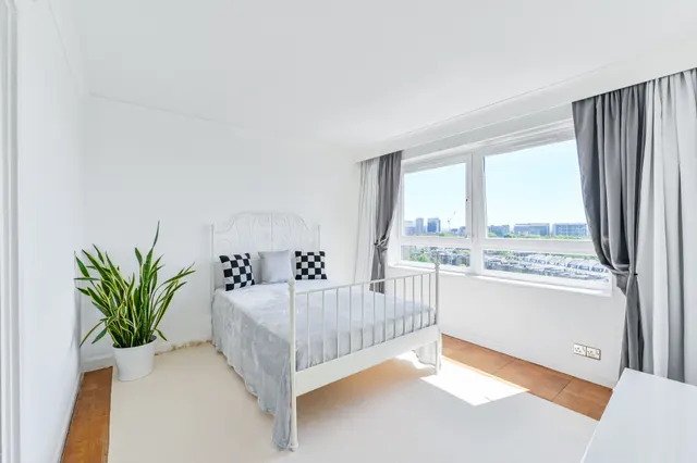 Photo 2 — 12G Stuart Tower, 105 Maida Vale, London
