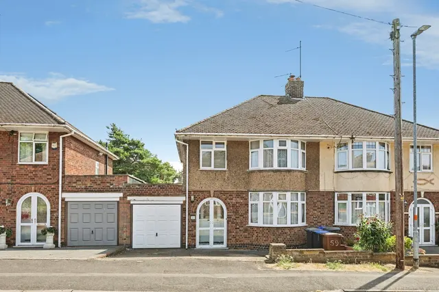 Oaklands Drive, Westone, Northampton, NN3, photo 1