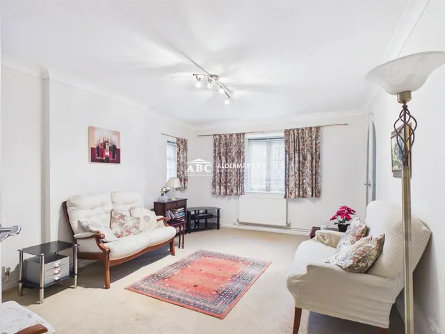 Edgwarebury Lane, Edgware, photo 2