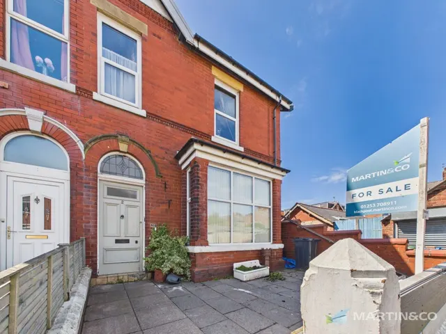 Sydney Street, St Annes FY8, photo 1
