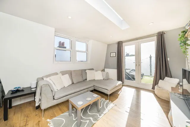 Treport Street, SW18, photo 3