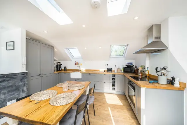 Treport Street, SW18, photo 2