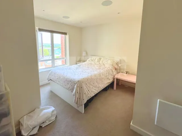 Golding House, NW9, photo 2