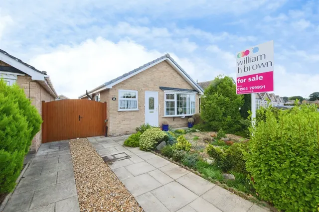 Greenshaw Drive, Haxby, YO32, photo 1
