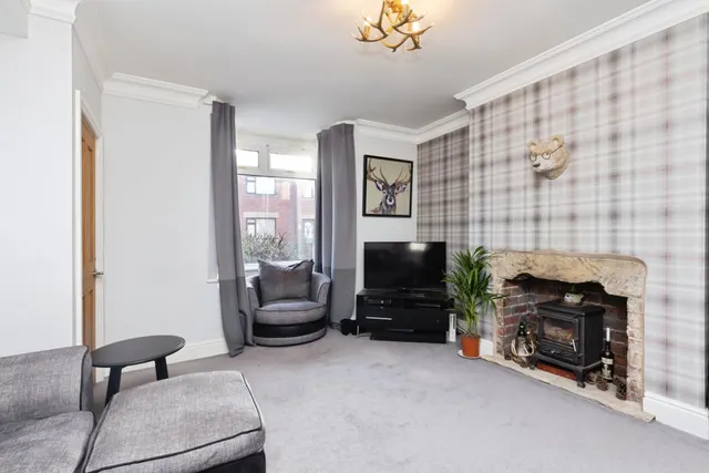 Hodgson Lane, Drighlington, BD11, photo 2